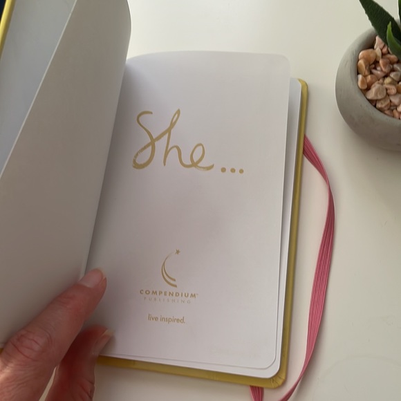 Small journal - she decided to start living the life she’d imagined - Picture 9 of 13